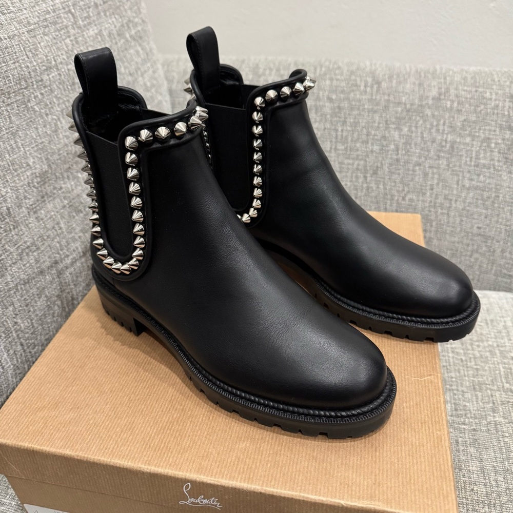 Christian Louboutin Capahutta Flat Boot - Black